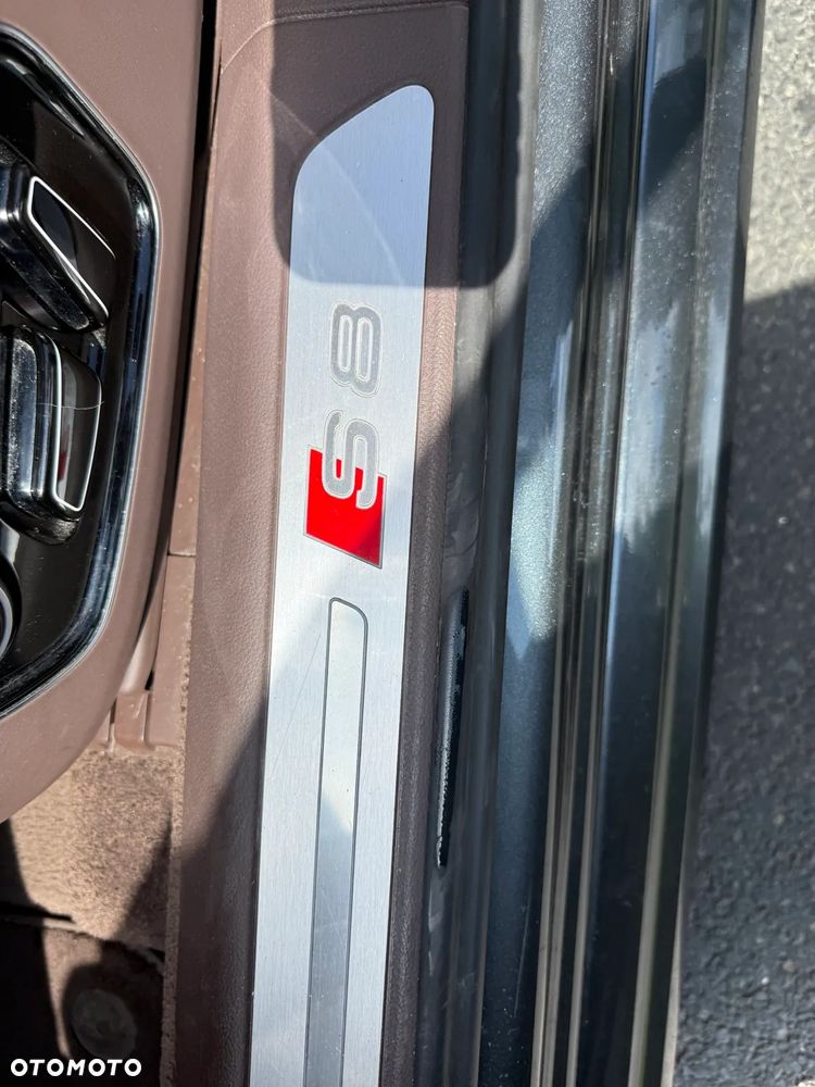 Audi S8 - 14