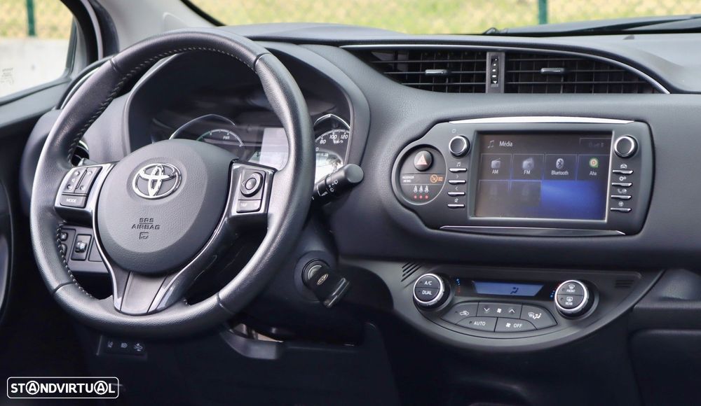 Toyota Yaris 1.5 HSD 20 Anos - 5