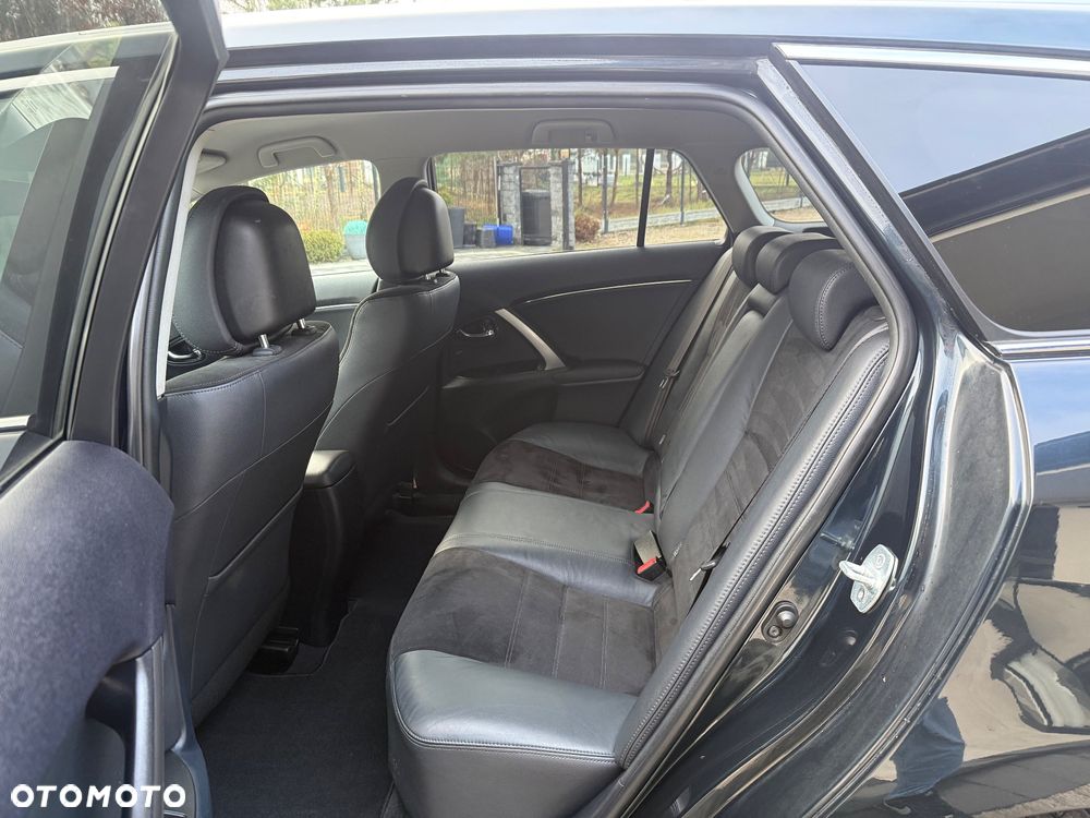 Toyota Avensis 2.0 D-4D Executive - 21