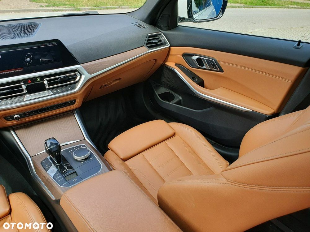 BMW Seria 3 330i xDrive - 11