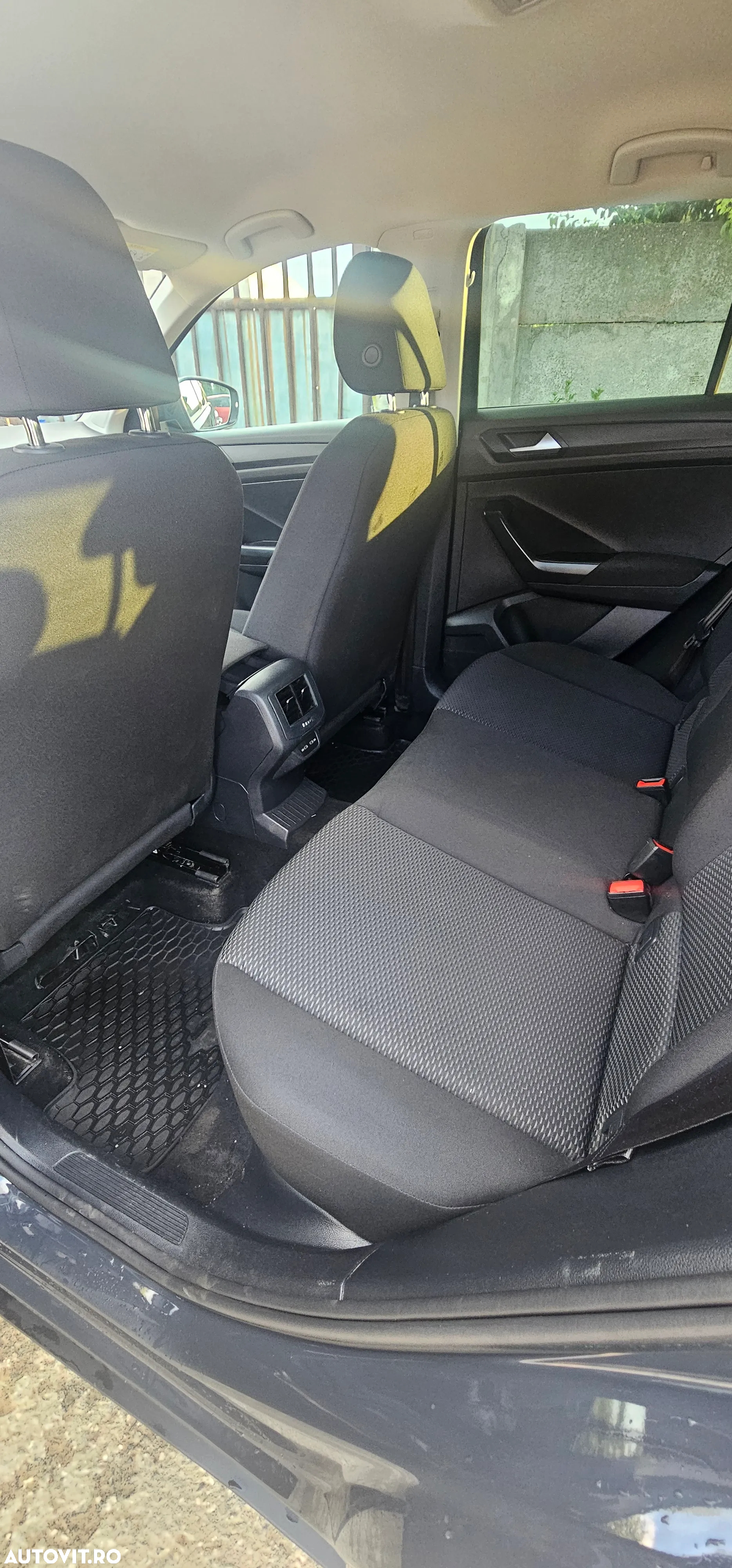 Volkswagen T-ROC 1.6 TDI Design - 18