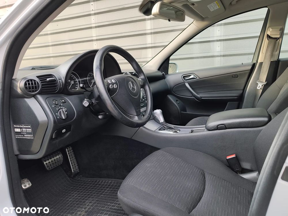 Mercedes-Benz Klasa C 180 Kompressor Automatik Avantgarde Sport Edition - 35