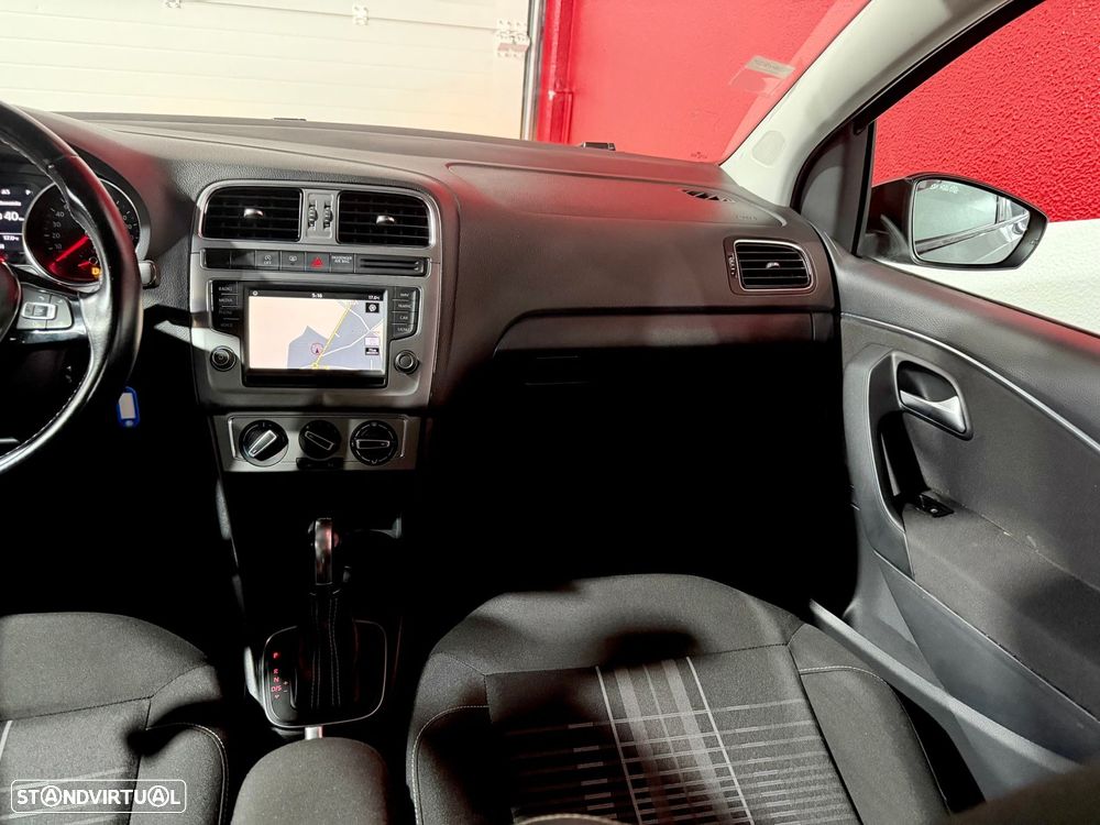 VW Polo 1.4 TDi Lounge DSG - 35