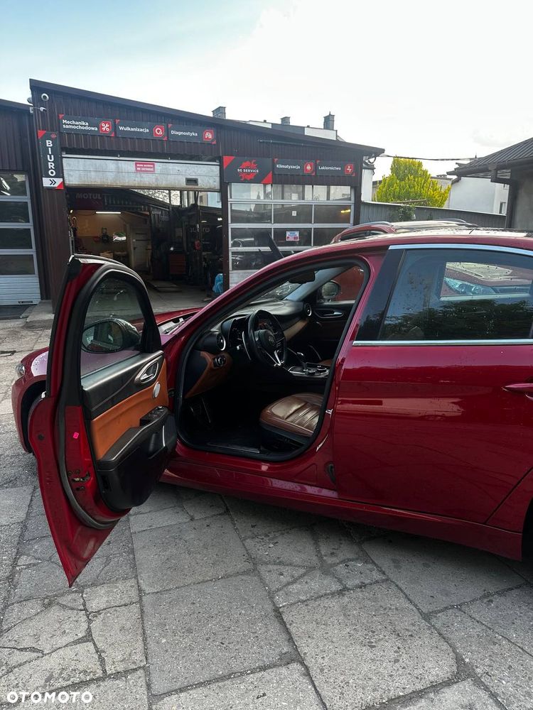 Alfa Romeo Giulia 2.0 Turbo 16V AT8-Q4 Veloce Ti - 2