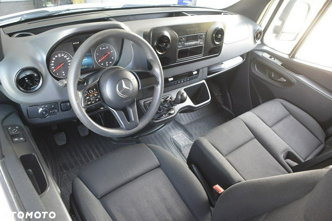 Mercedes-Benz Sprinter - 15