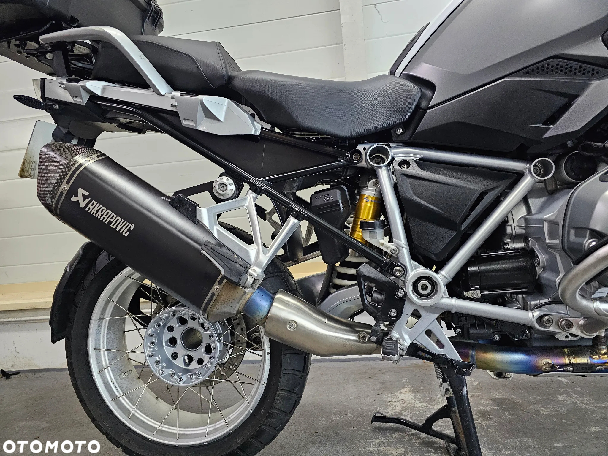 BMW R - 8