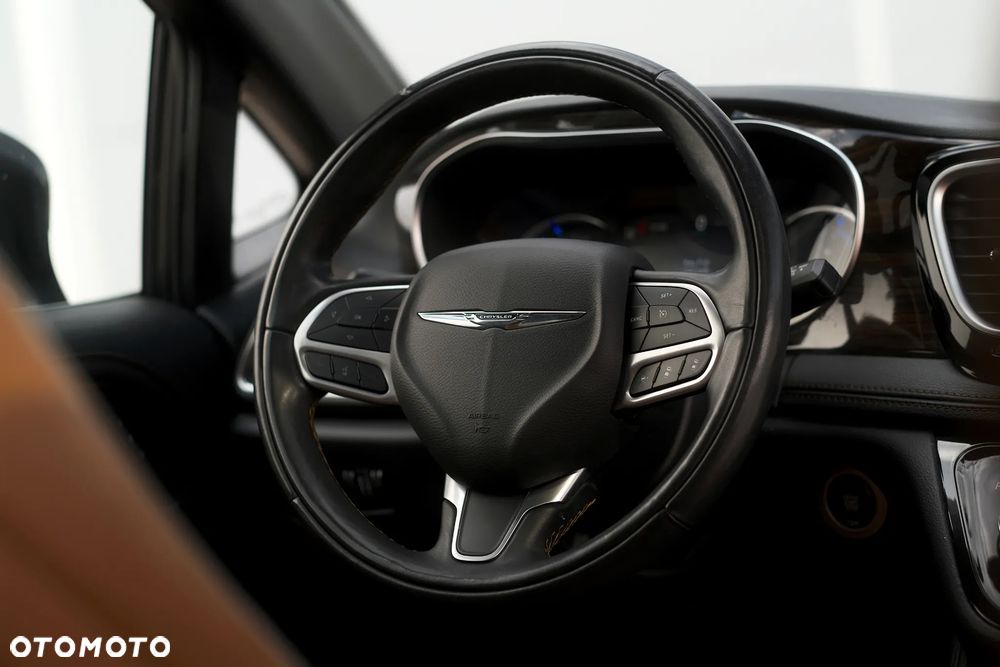 Chrysler Pacifica - 17