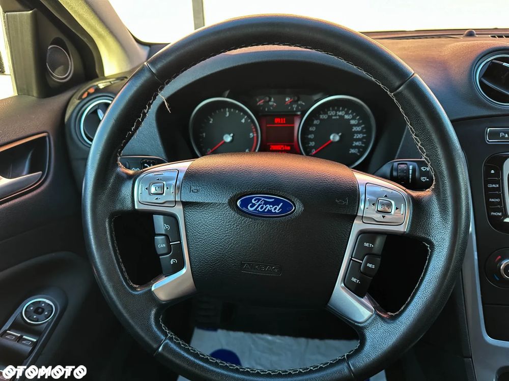 Ford Mondeo - 26