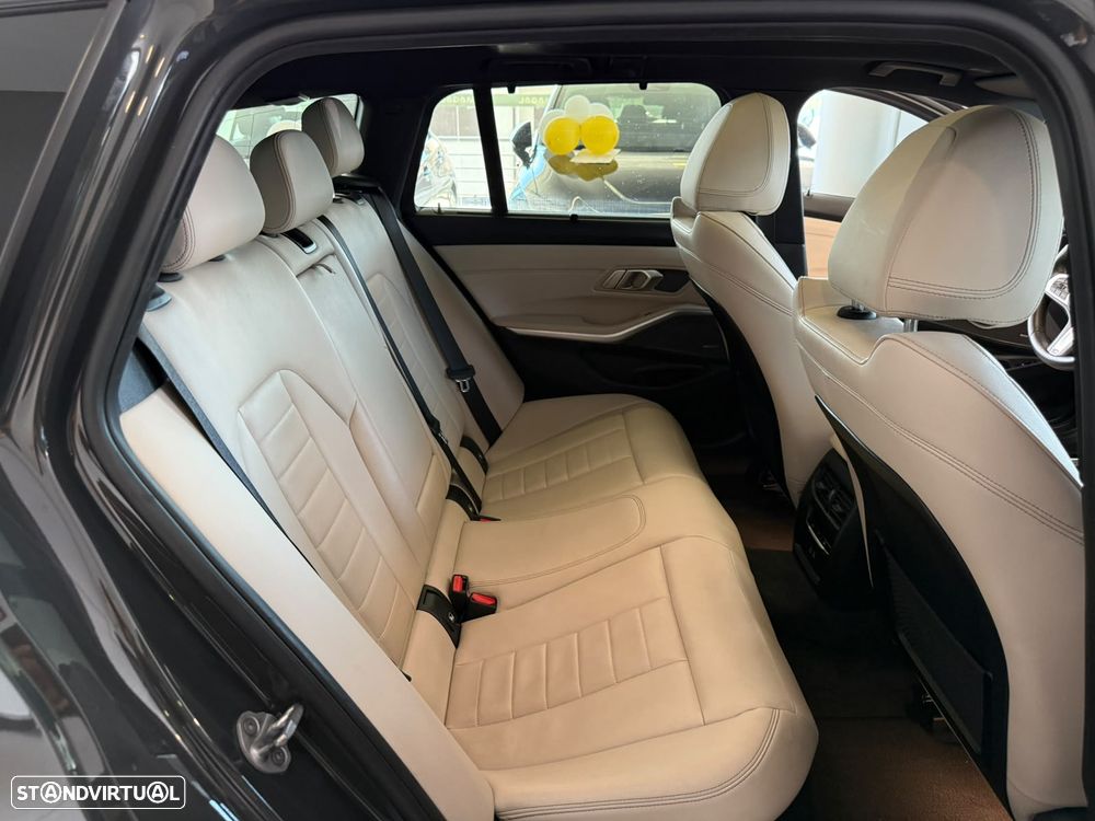 BMW 320 d Pack Desportivo M Auto - 39