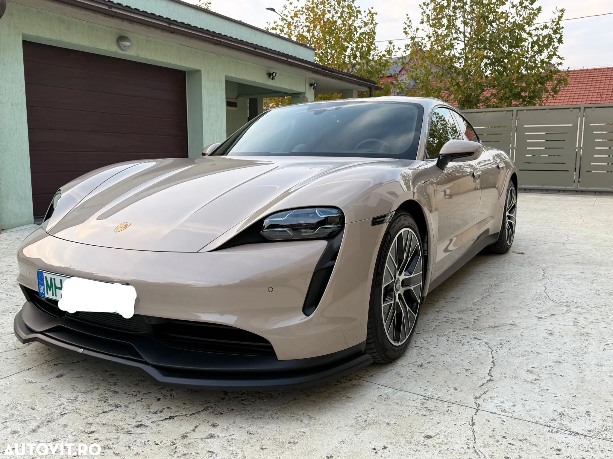 Porsche Taycan - 1