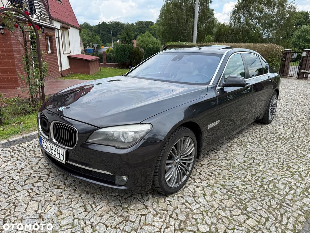 BMW Seria 7 750i xDrive - 1