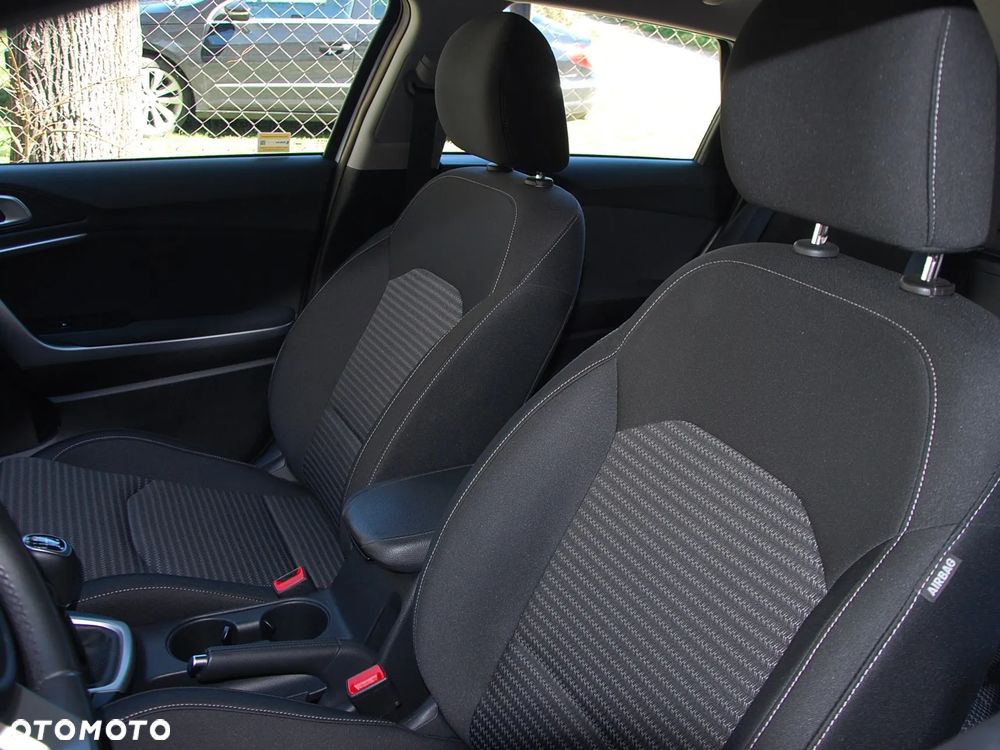 Kia Ceed - 9