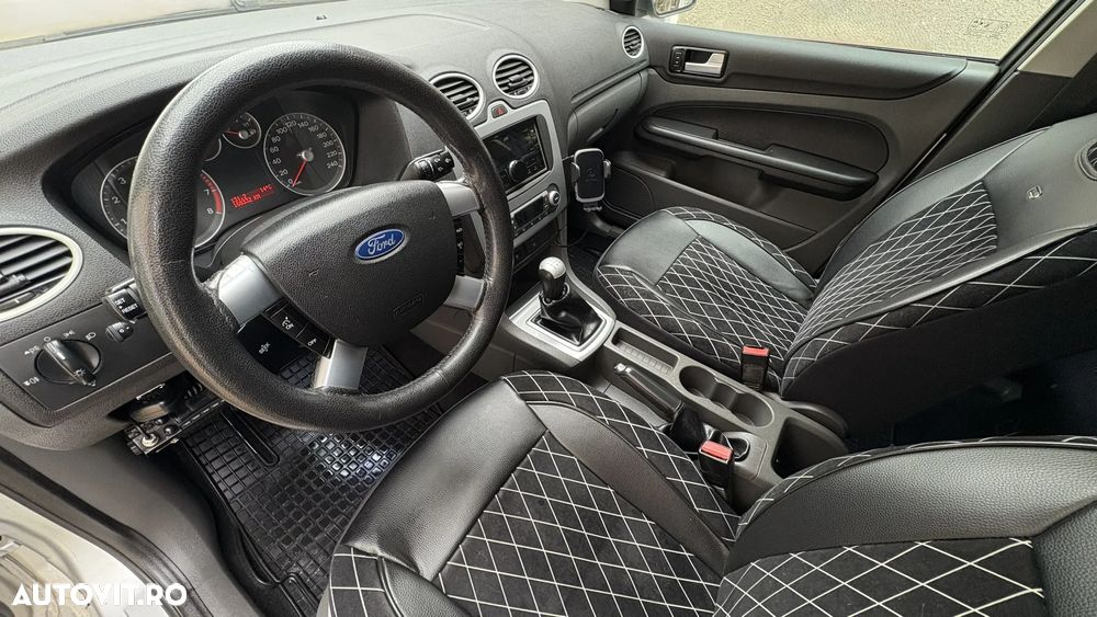 Ford Focus 1.6i Trend - 13