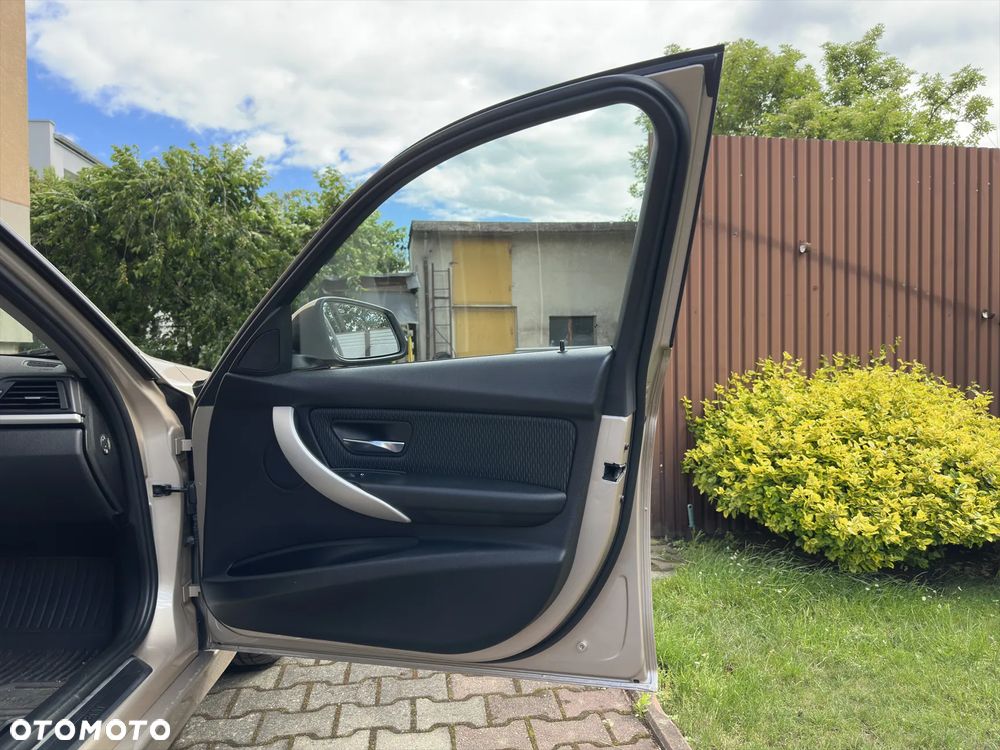 BMW Seria 3 335d xDrive - 11