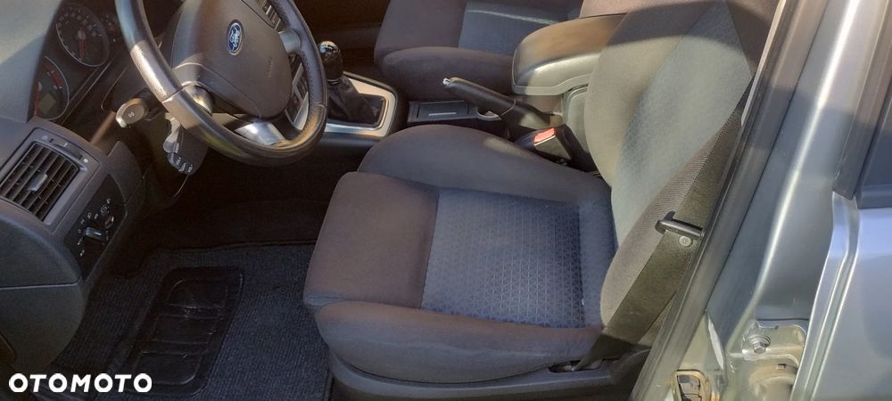 Ford Mondeo 1.8 Ghia - 12