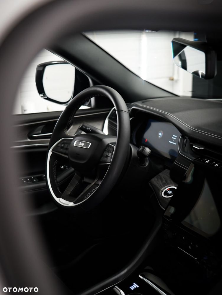 Jeep Grand Cherokee - 13