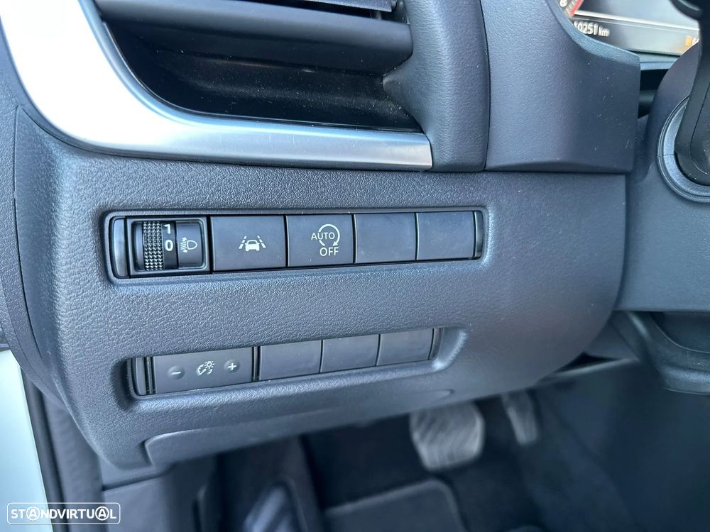 Nissan Qashqai 1.3 DIG-T N-Connecta Xtronic - 36