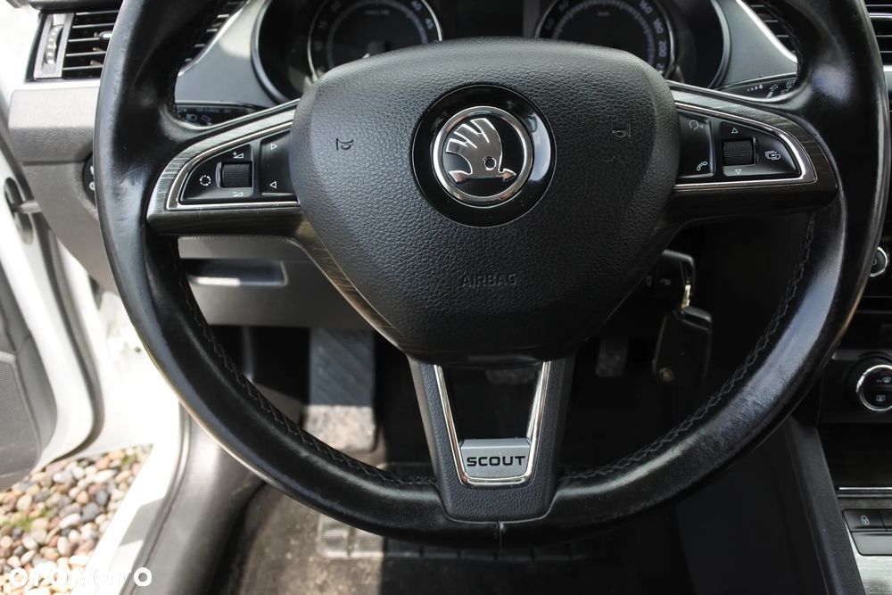 Skoda Octavia Scout 2.0 TDI 4x4 DSG - 24