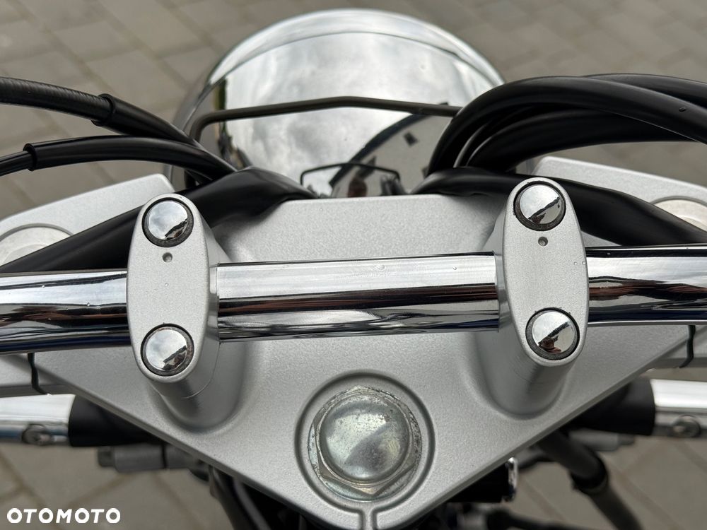 Suzuki Intruder - 24