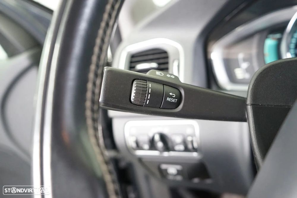 Volvo V60 2.4 D6 Momentum AWD Phev - 24