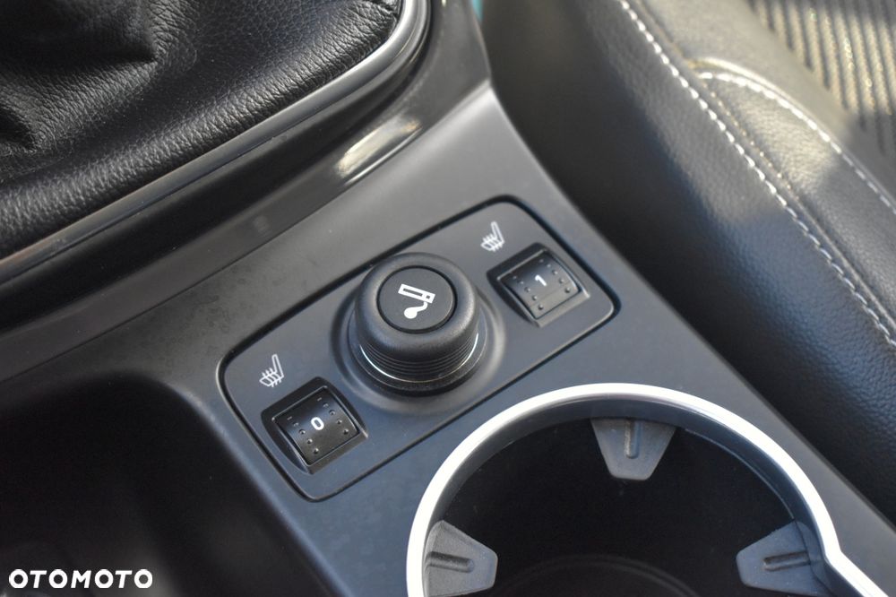 Ford Kuga 2.0 TDCi 2x4 Titanium - 36