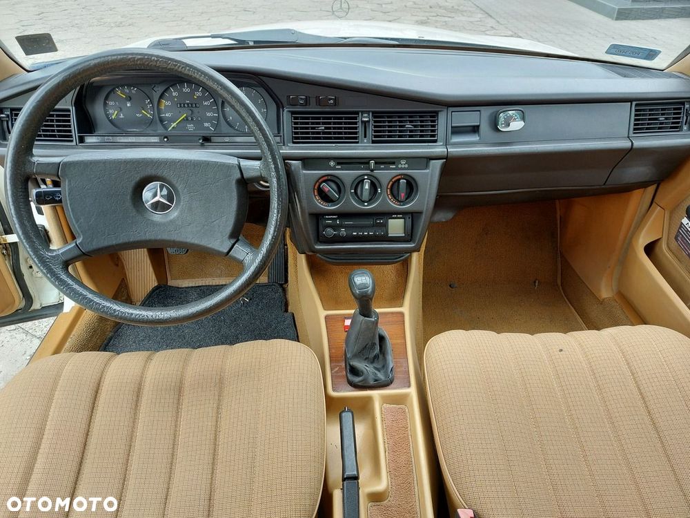 Mercedes-Benz W201 (190) - 17