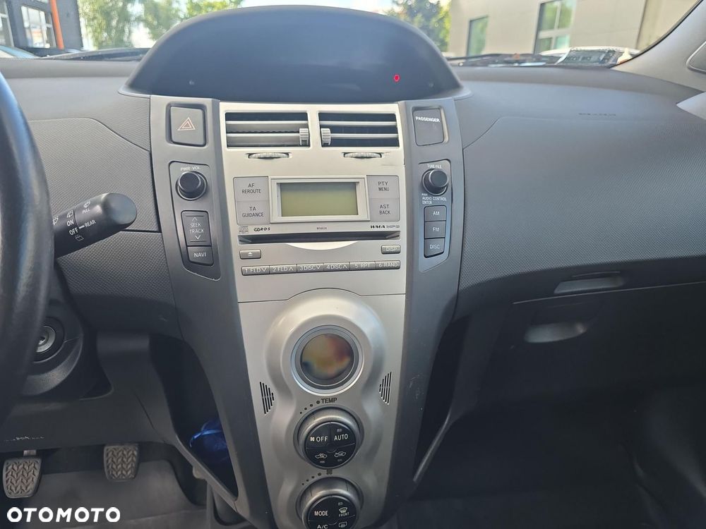 Toyota Yaris 1.3 Luna A/C - 12