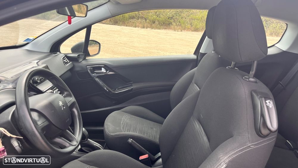 Peugeot 208 - 5