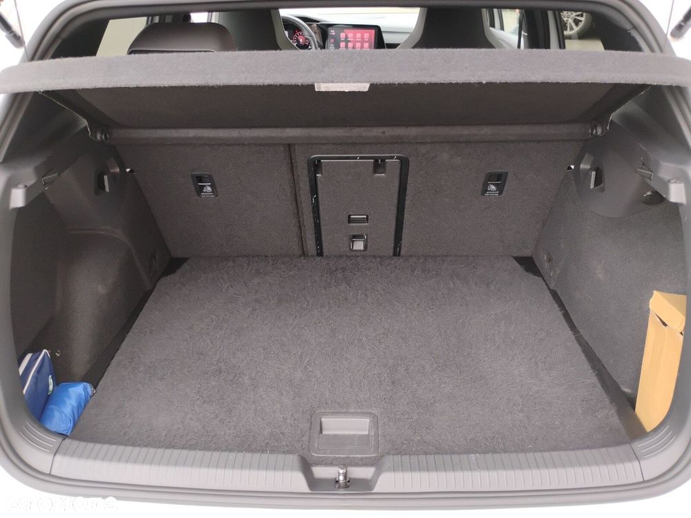 Volkswagen Golf - 32
