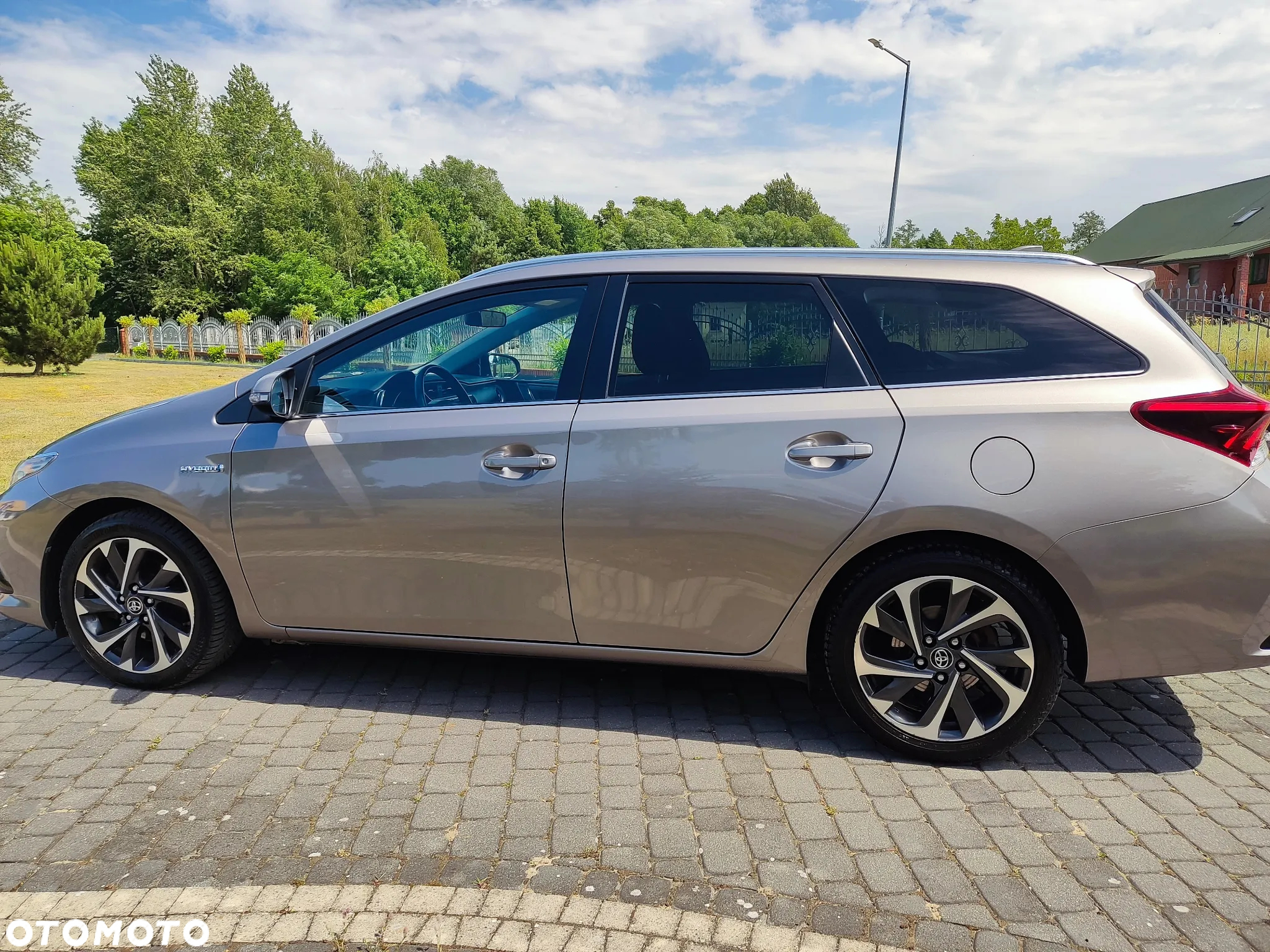 Toyota Auris 1.8 VVT-i Hybrid Automatik Design Edition - 4