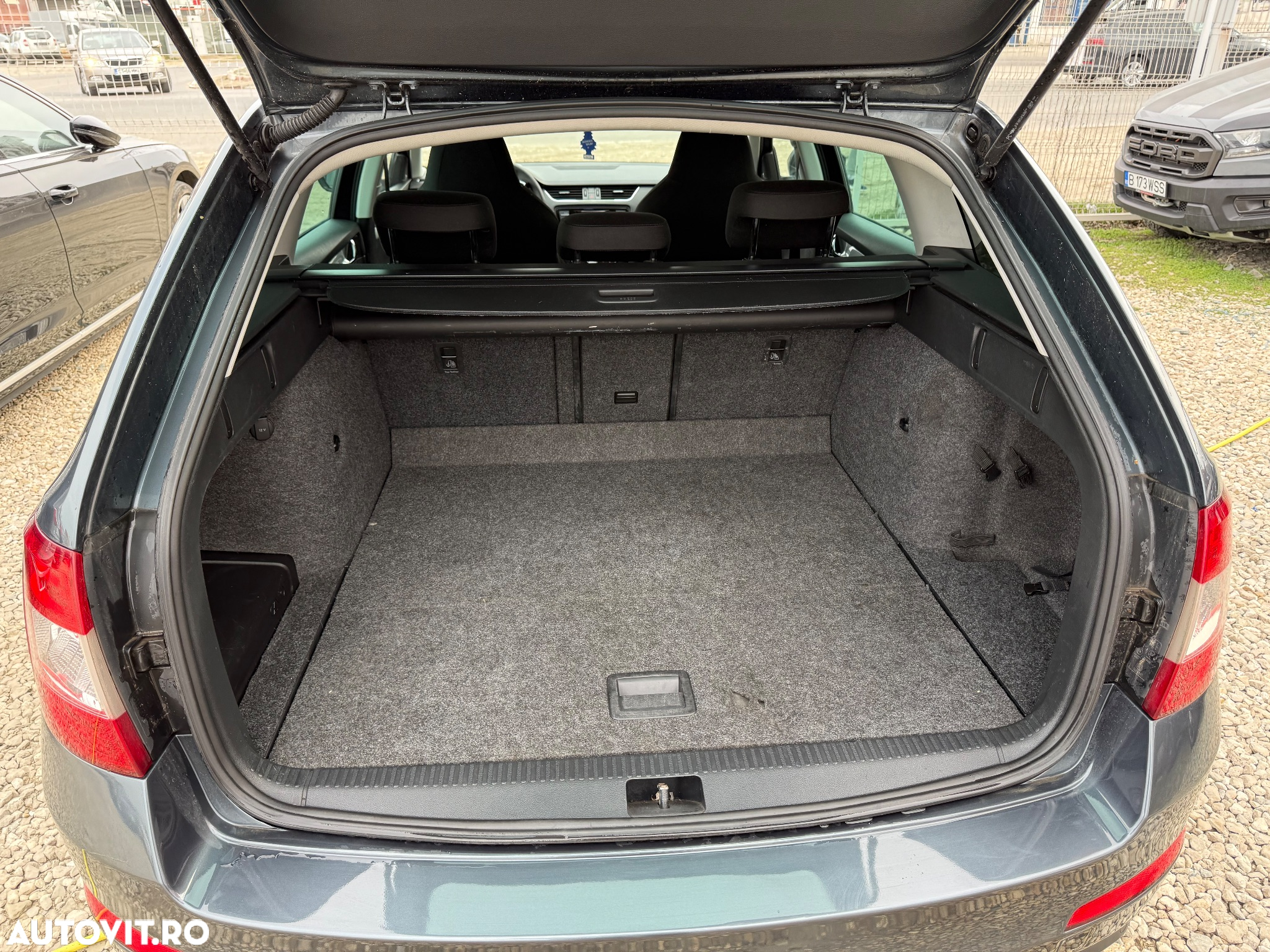 Skoda Octavia Combi Diesel 2.0 TDI DSG Style - 21