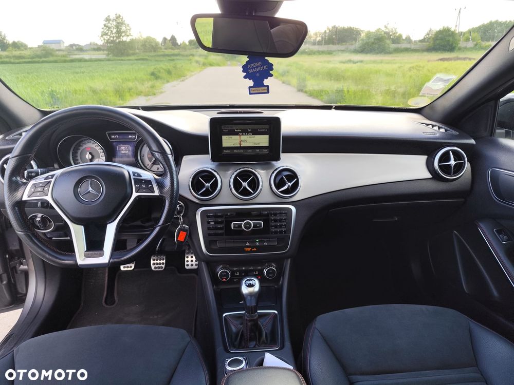 Mercedes-Benz GLA - 13