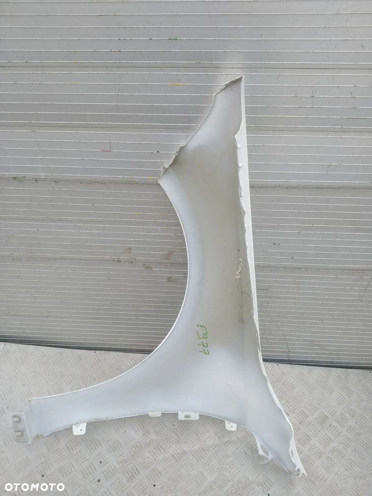 A918/A932/F977 MERCEDES A KLASA W177 BŁOTNIK PRAWY BIAŁY - 10