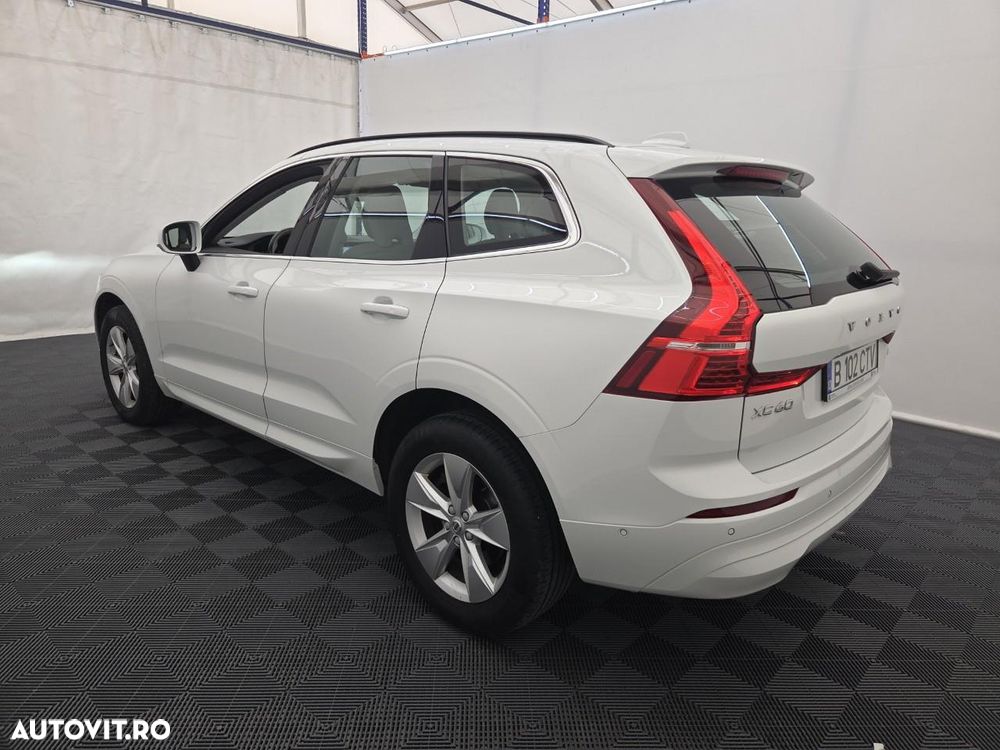 Volvo XC 60 B4 MHEV AT8 AWD Momentum Pro - 7