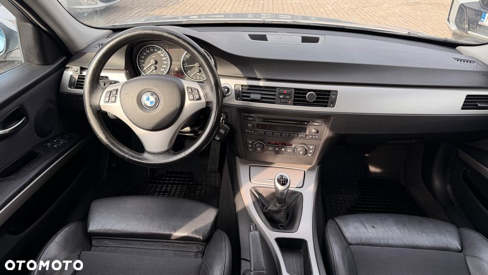 BMW Seria 3 320i - 9