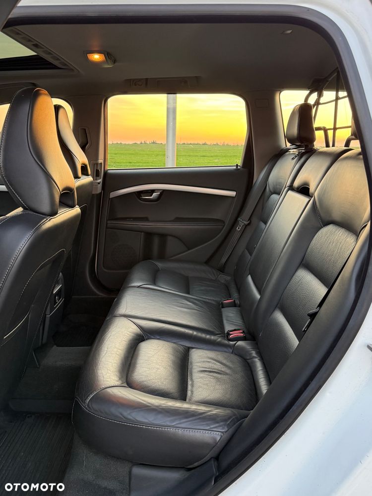 Volvo XC 70 D4 Geartronic Black Edition - 11