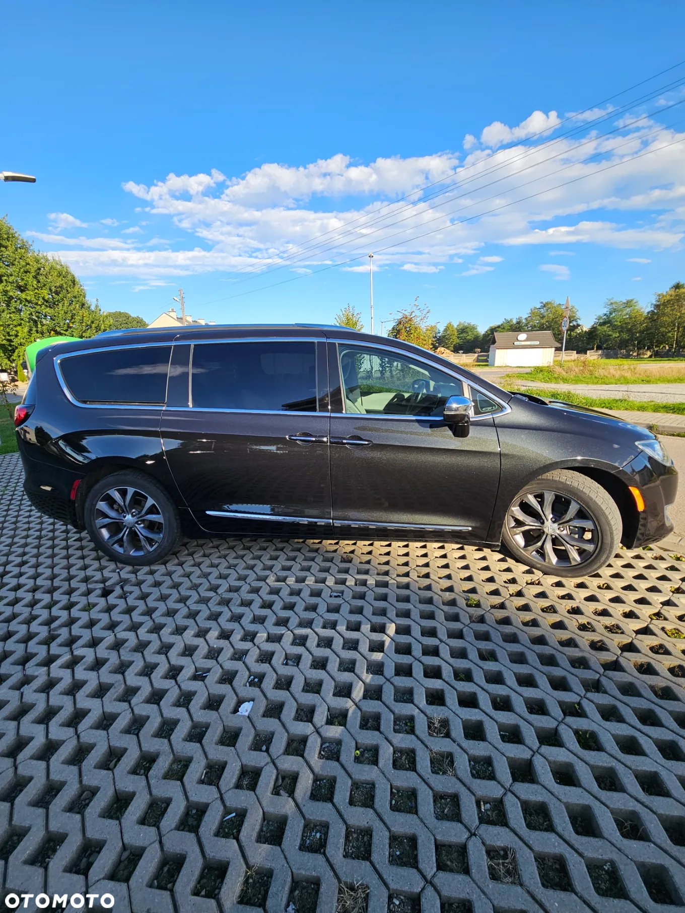Chrysler Pacifica - 33