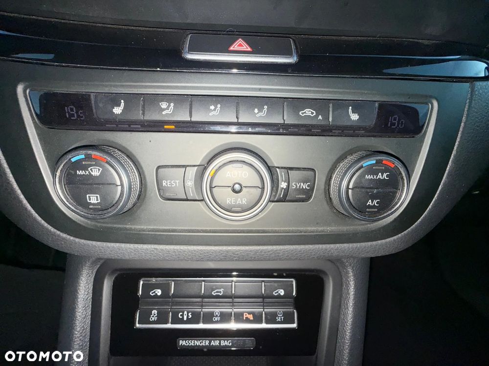 Volkswagen Sharan 2.0 TDI DSG (BlueMotion Technology) Highline - 24