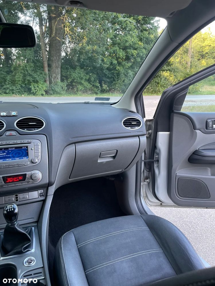 Ford Focus 1.8 Titanium - 19