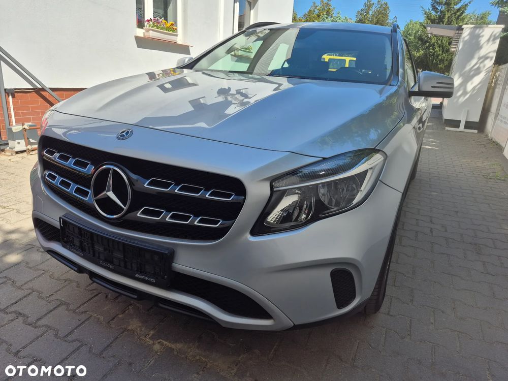 Mercedes-Benz GLA 180 Style - 2