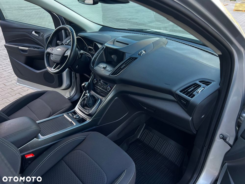 Ford Kuga - 10