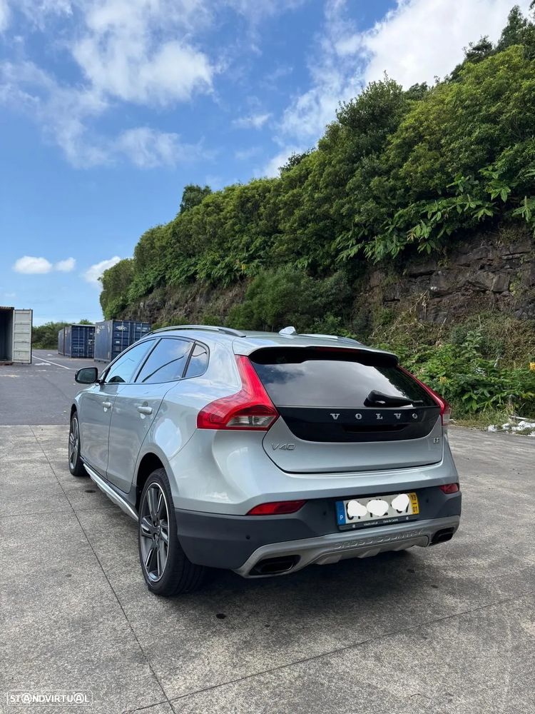 Volvo V40 Cross Country - 4
