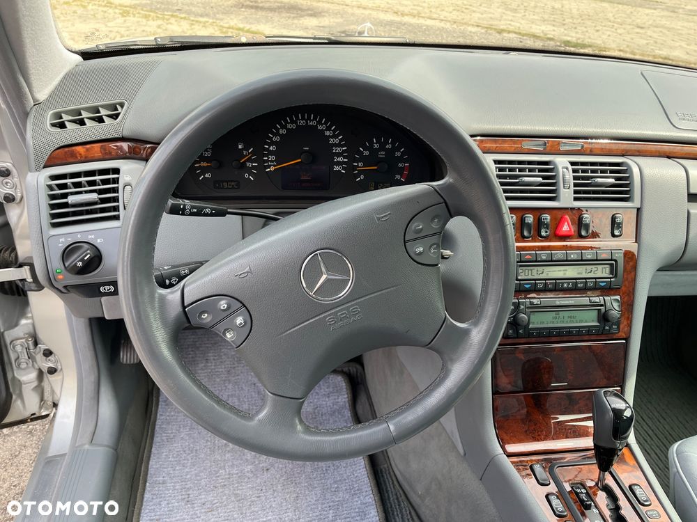 Mercedes-Benz Klasa E - 28