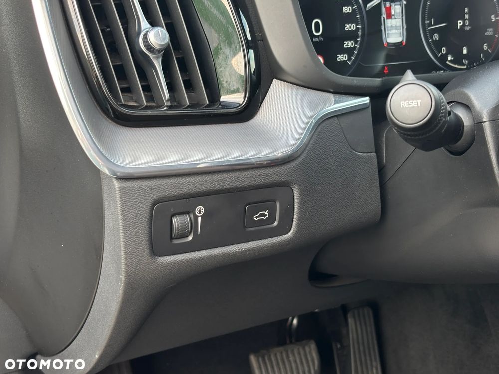 Volvo XC 60 B4 D Inscription - 37