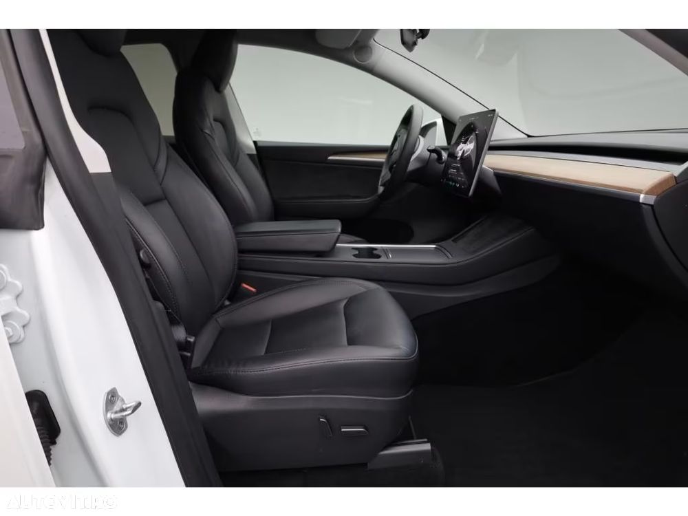 Tesla Model Y AWD Performance - 7