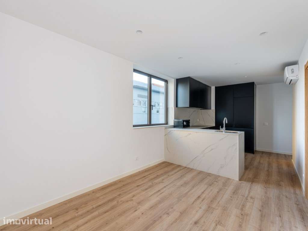 Apartamento T1 convertido em T2, inserido condomínio fechado - Empr... - Grande imagem: 4/38