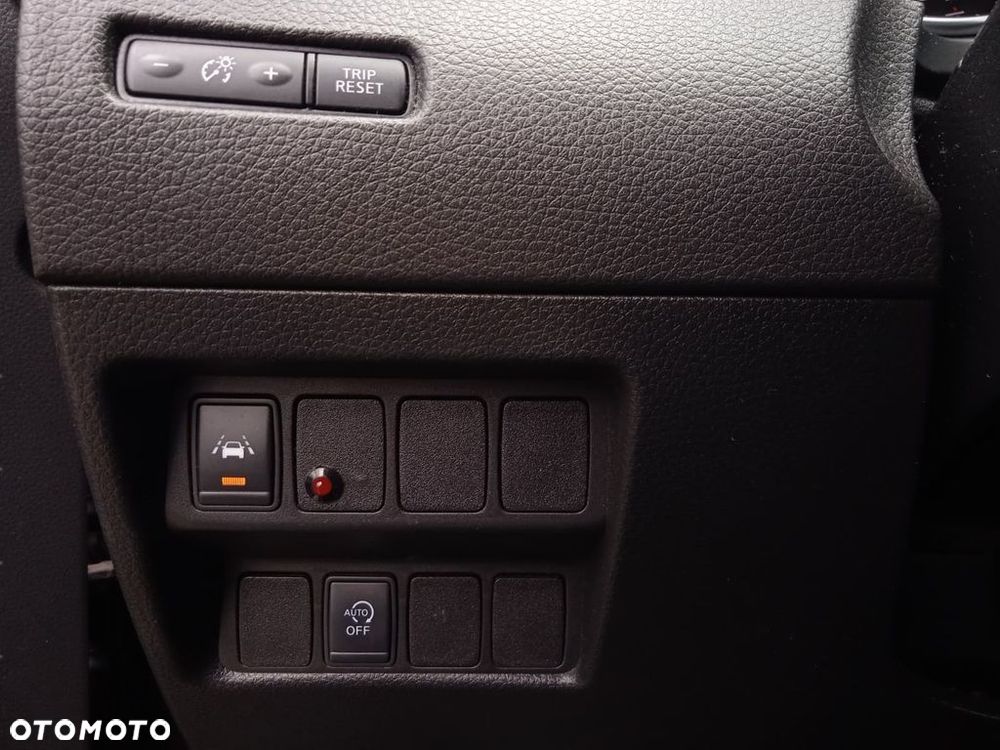 Nissan Qashqai 1.6 DIG-T N-Connecta - 29