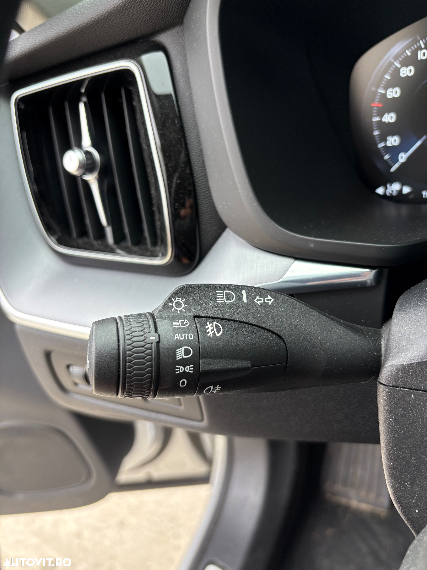 Volvo XC 60 B4 MHEV AWD Momentum Pro - 25