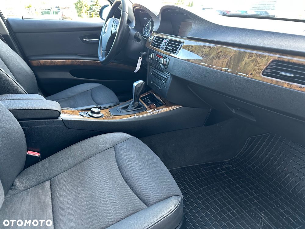 BMW Seria 3 320d DPF Touring Edition Fleet - 31