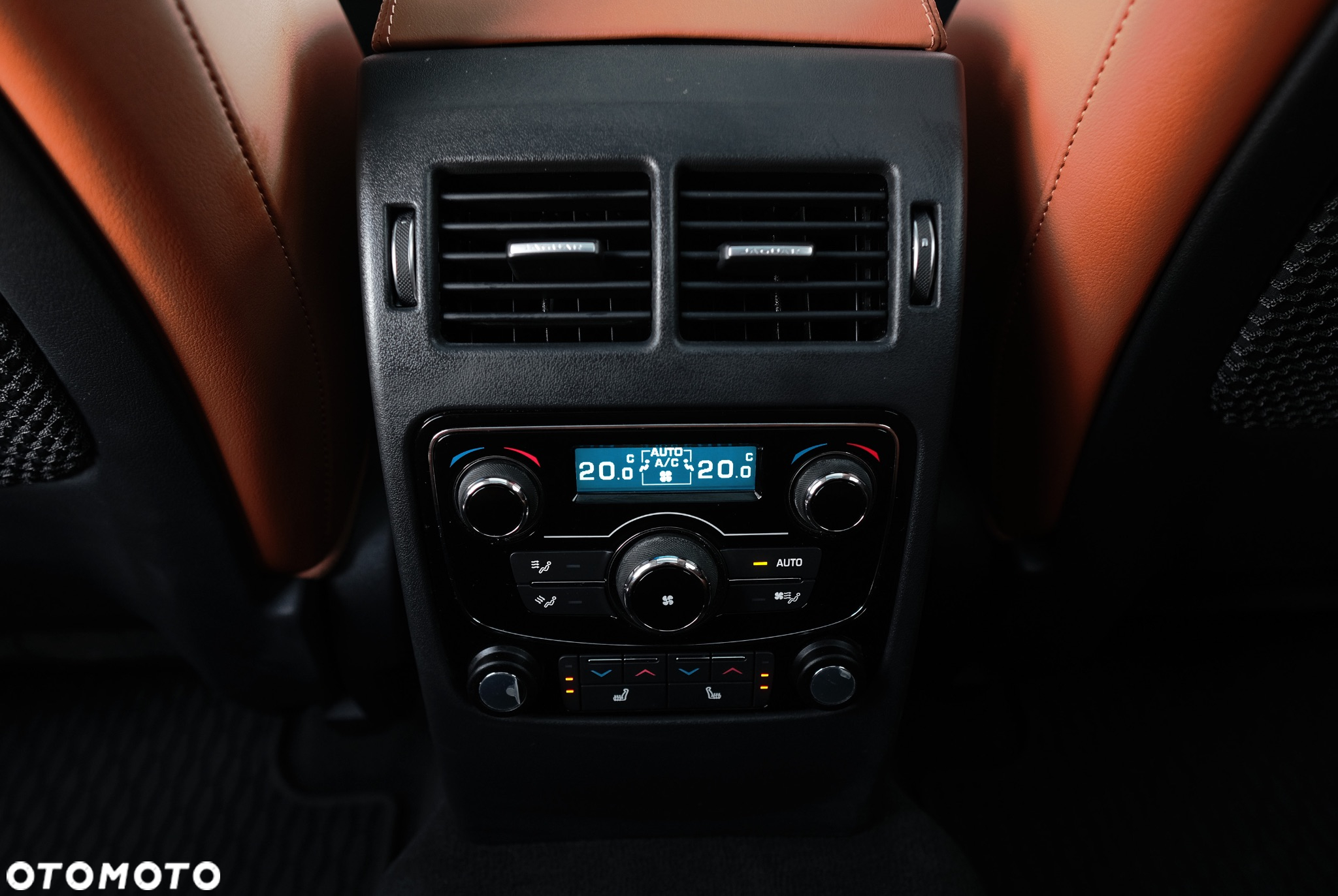 Jaguar F-Pace 30t AWD Portfolio - 14